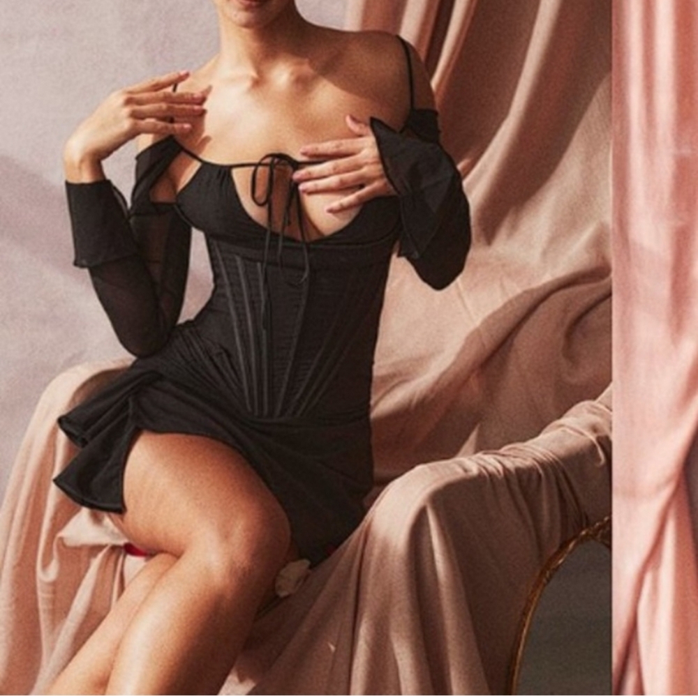 HOUSE OF CB “GIANNA” BLACK CORSET DRESS